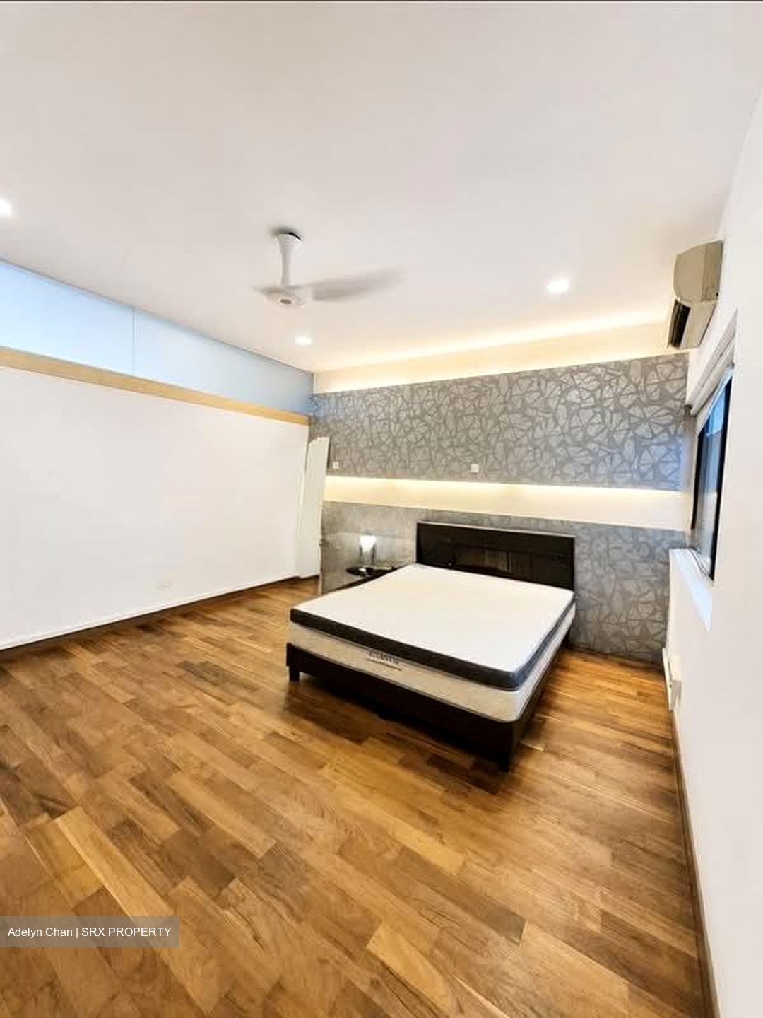 Townhouse Apartments (D9), Apartment #589873581